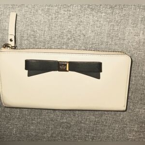 Kate Spade New York Hancock Park Nisha Wallet, Doe & Black